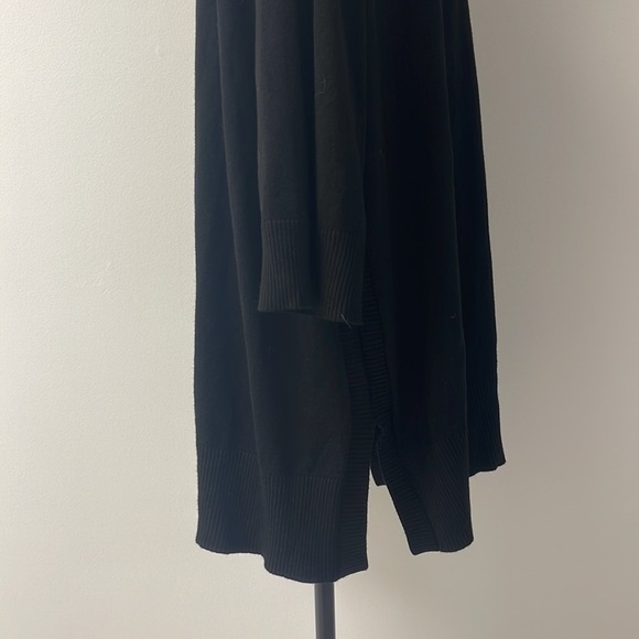 In good used condition Woman’s Cable & Gauge sweater. Size is 2X. - Picture 9 of 16